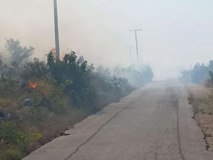 Helikopter OS BiH spreman za gašenje požara kod Neuma