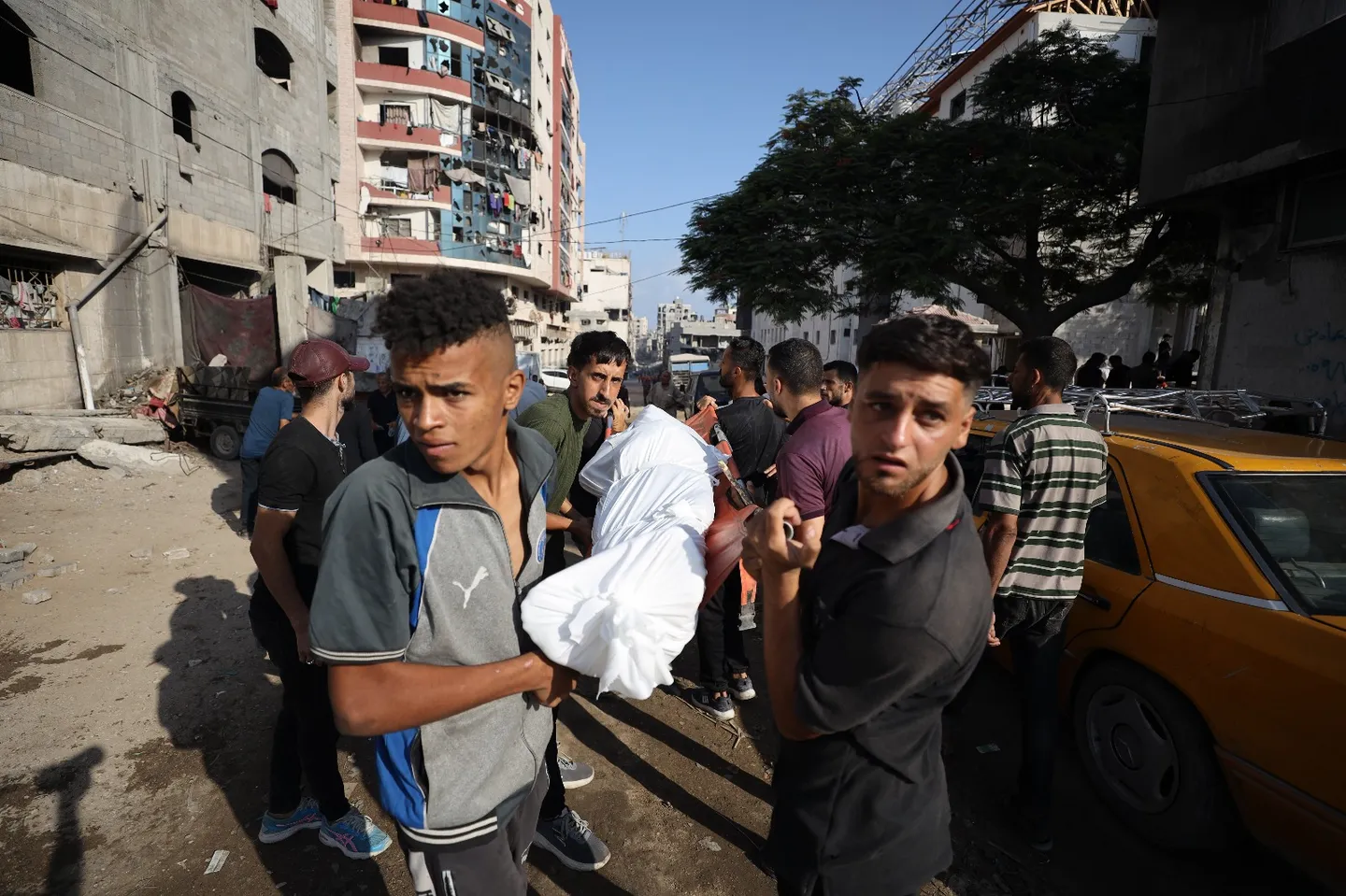Gaza, sulmet e reja izraelite vrasin 10 palestinezë, përfshirë tre që prisnin për ndihma