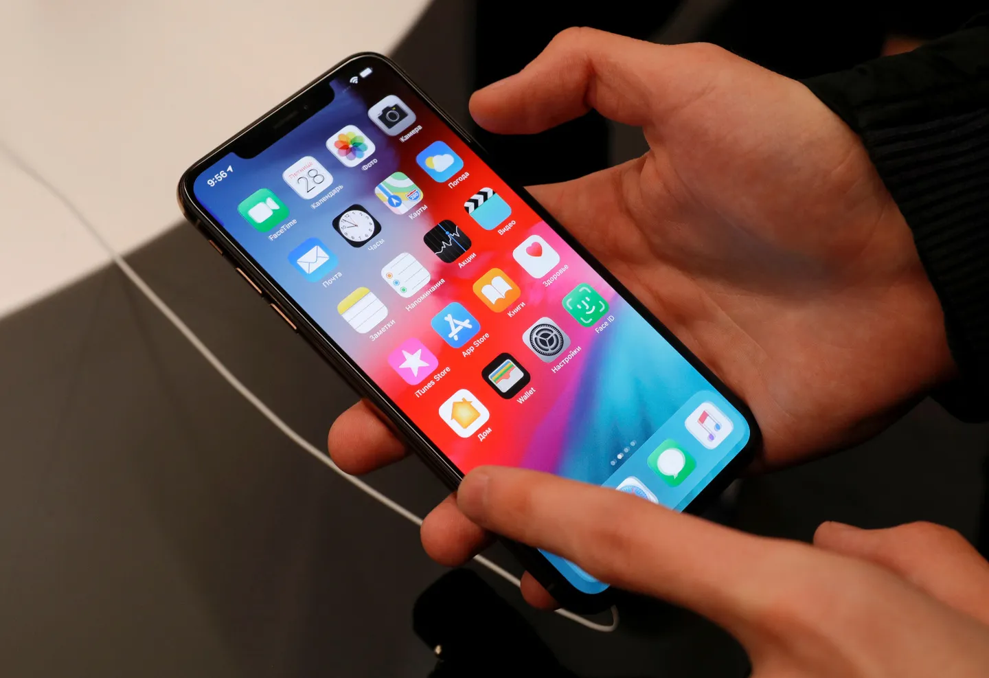 На телефоны россиян принудительно установят мессенджер Max