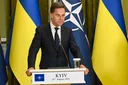 Shefi i NATO-s viziton Kievin, premton "garanci të sigurisë" për Ukrainën