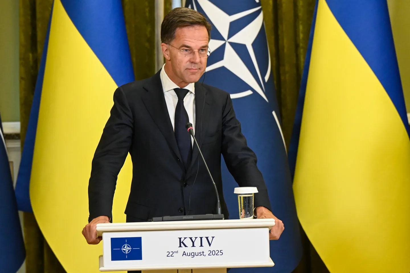 Shefi i NATO-s viziton Kievin, premton "garanci të sigurisë" për Ukrainën