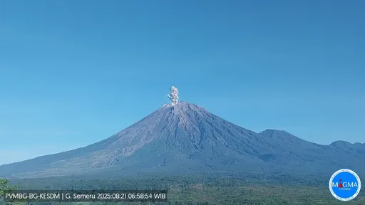 Gunung Semeru erupsi empat kali, kolom abu capai 1.000 meter