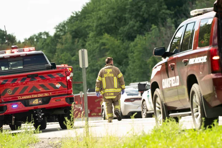 Five killed in New York state tourist bus crash after Niagara Falls trip