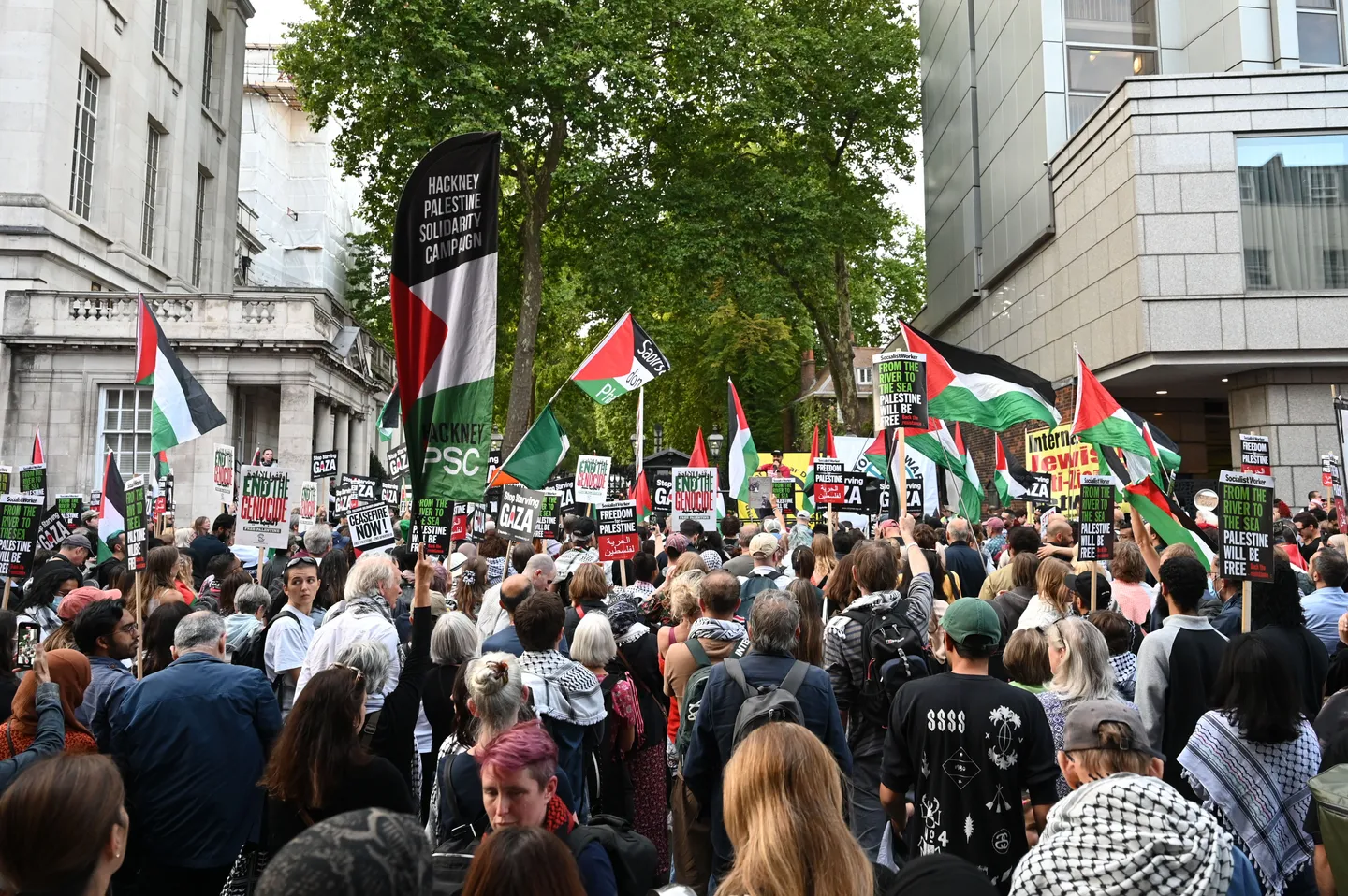 حامیان فلسطین در لندن نسبت به بحران انسانی غزه اعتراض کردند