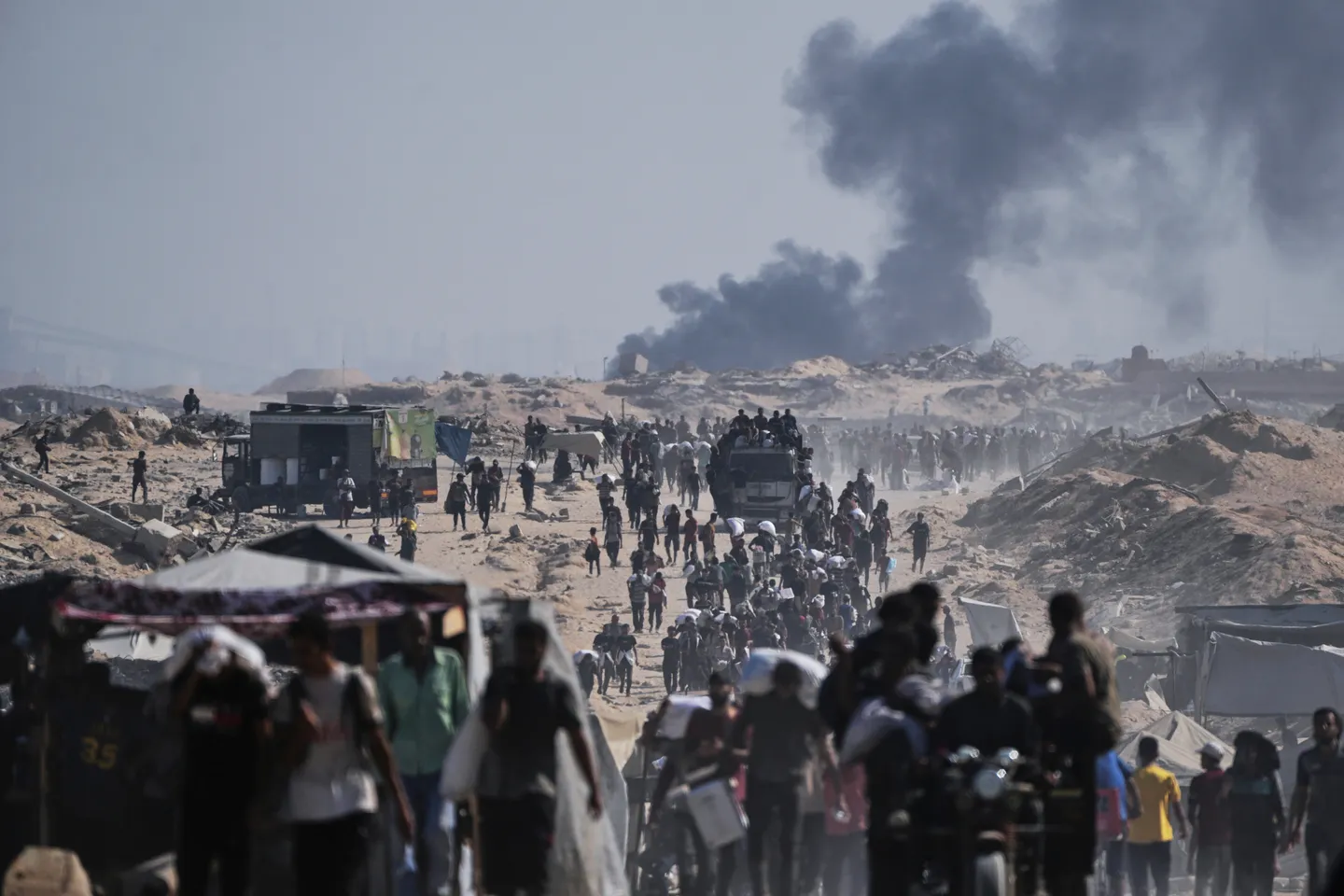 El horror en Gaza continúa con nuevos ataques, muertes por hambre y destrucción sin tregua