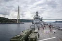 Anija luftarake transportuese e dronëve TCG Anadolu kalon ngushticën e Istanbulit