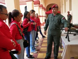 Venezuela mobiliza voluntários da milícia em resposta a "ameaça" dos EUA