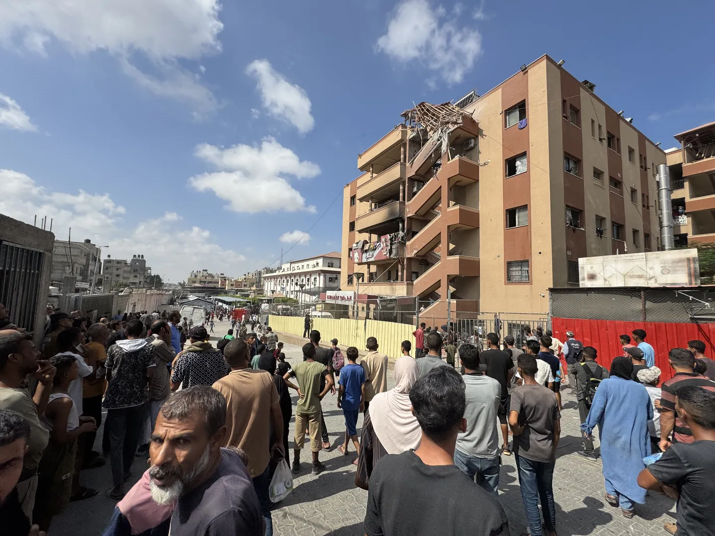 اعتراف إسرائيلي بقصف مستشفى ناصر في خان يونس.. ونتنياهو يتمسك بقرار احتلال غزة