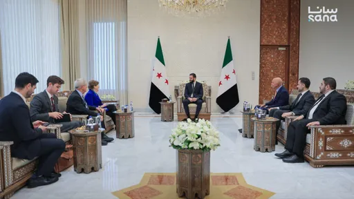 الشرع يلتقي وفداً أمريكياً في دمشق قُبيل رفع عقوبات واشنطن المفروضة على سوريا