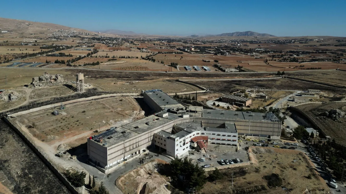 بازماندگان زندان صیدنایا با شکنجه‌گران خود روبه‌رو شدند