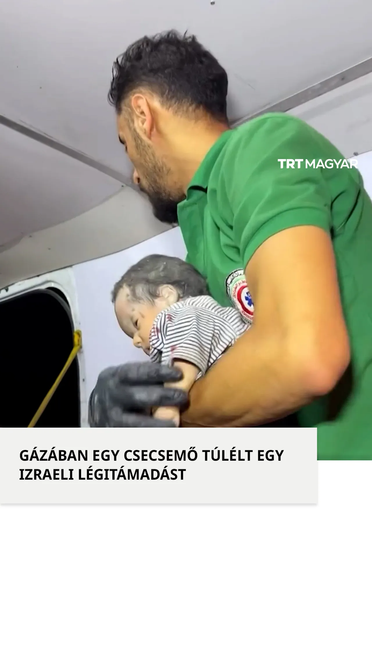 Egy izraeli légitámadást követően egy gázai otthonban egy csecsemő túlélte a támadást