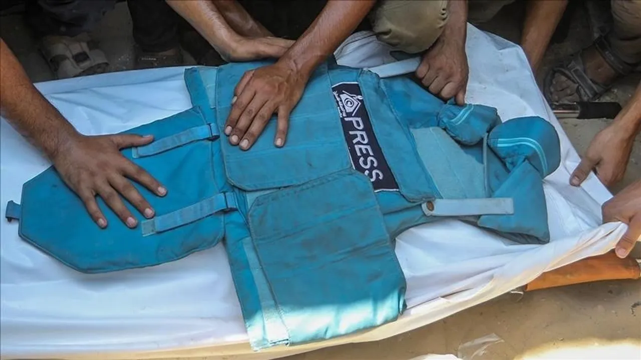 АП и Ројтерс бараат одговорност по смртта на 5 новинари во израелскиот напад врз болницата во Газа