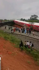 Panic after train wey carry plenty passengers for Nigeria comot from track