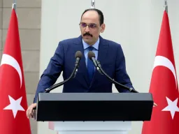 O chefe do MIT da Türkiye, Kalin, reúne-se com Haftar, da Líbia, em Benghazi