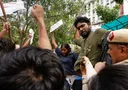विपक्षी दलों ने रामलीला मैदान में छात्रों के खिलाफ बल प्रयोग के लिए पुलिस की आलोचना की