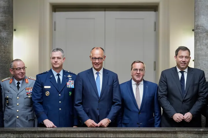 Deutschland zwischen Zivilmacht und neuer Realpolitik