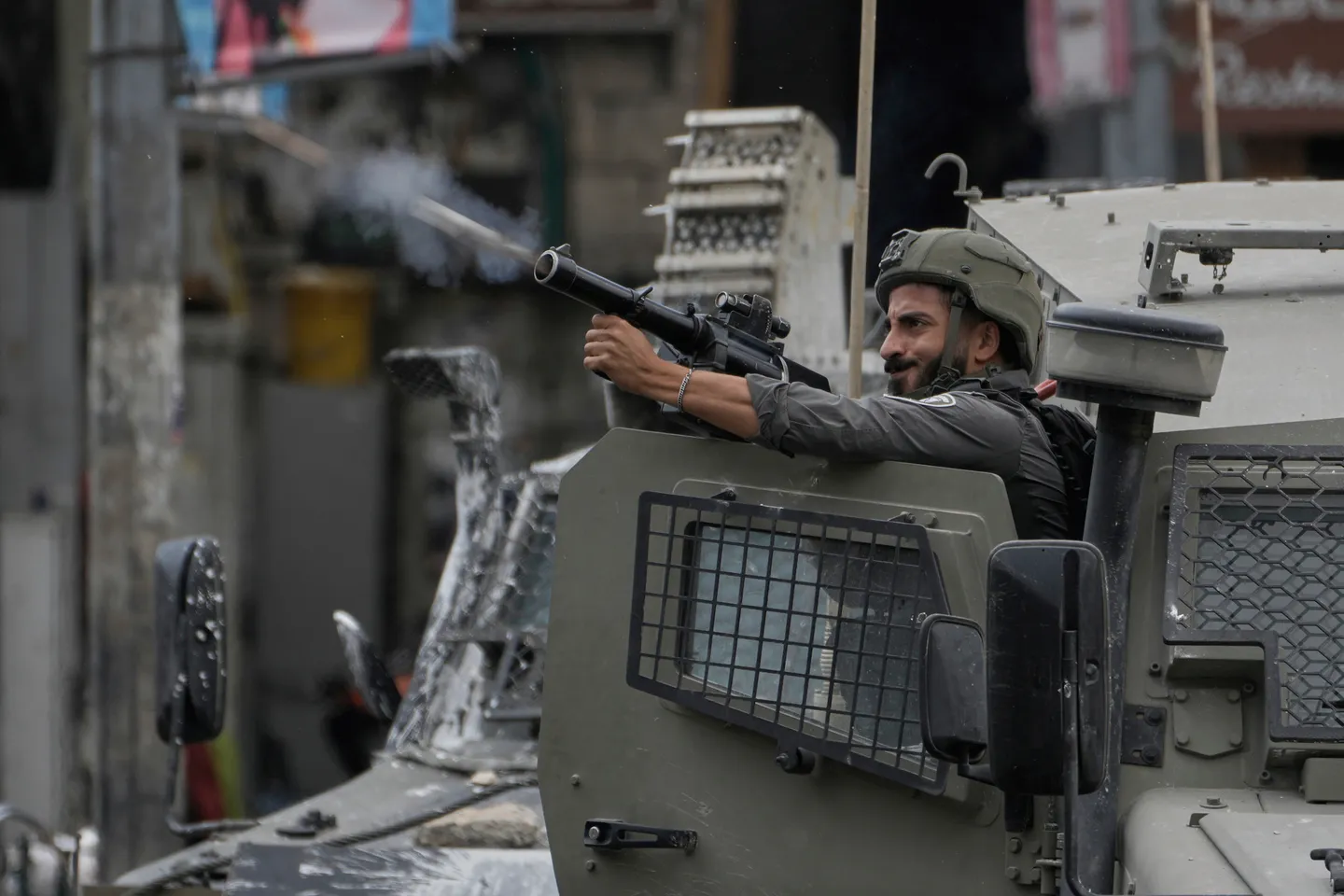 إسرائيل تهدد بحرب على الضفة وفلسطين تدعو اليونيسكو لحماية المسجد الإبراهيمي من انتهاكات الاحتلال