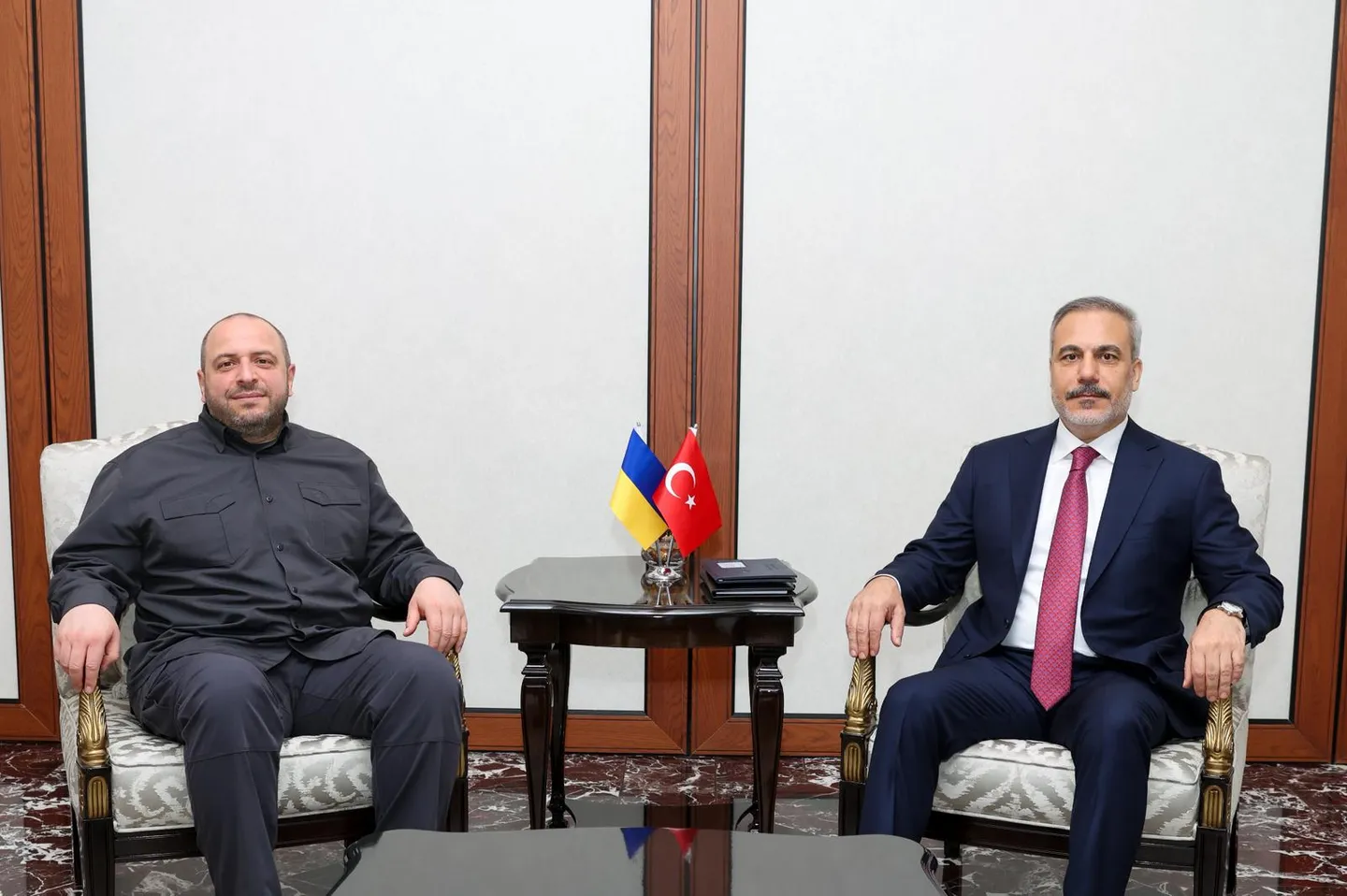 Kryediplomati turk Fidan takohet me Sekretarin e Këshillit të Mbrojtjes të Ukrainës në Ankara