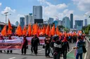 Ribuan buruh demo di Jakarta tuntut kenaikan upah dan hapus tunjangan anggota parlemen