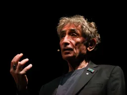 'Gostaria de poder estar aí convosco': Sobrevivente do Holocausto Gabor Mate apoia a Flotilha