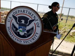 Administração Trump procura limitar vistos para estudantes, jornalistas e visitantes de intercâmbios