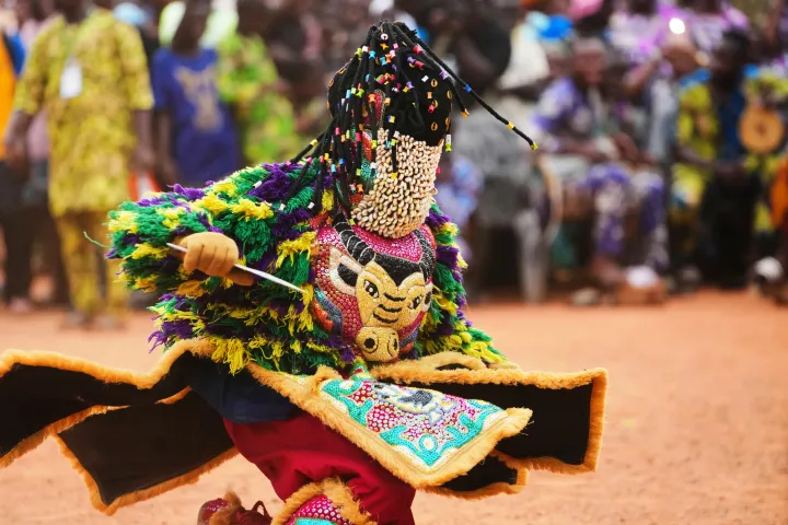 Kwa Picha : Tamasha la kitamaduni la vinyago huko Porto Novo, Benin, linaonyesha vinyago vya kipekee