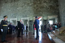 President Erdogan honours Türkiye’s heroic past and unity on Victory Day