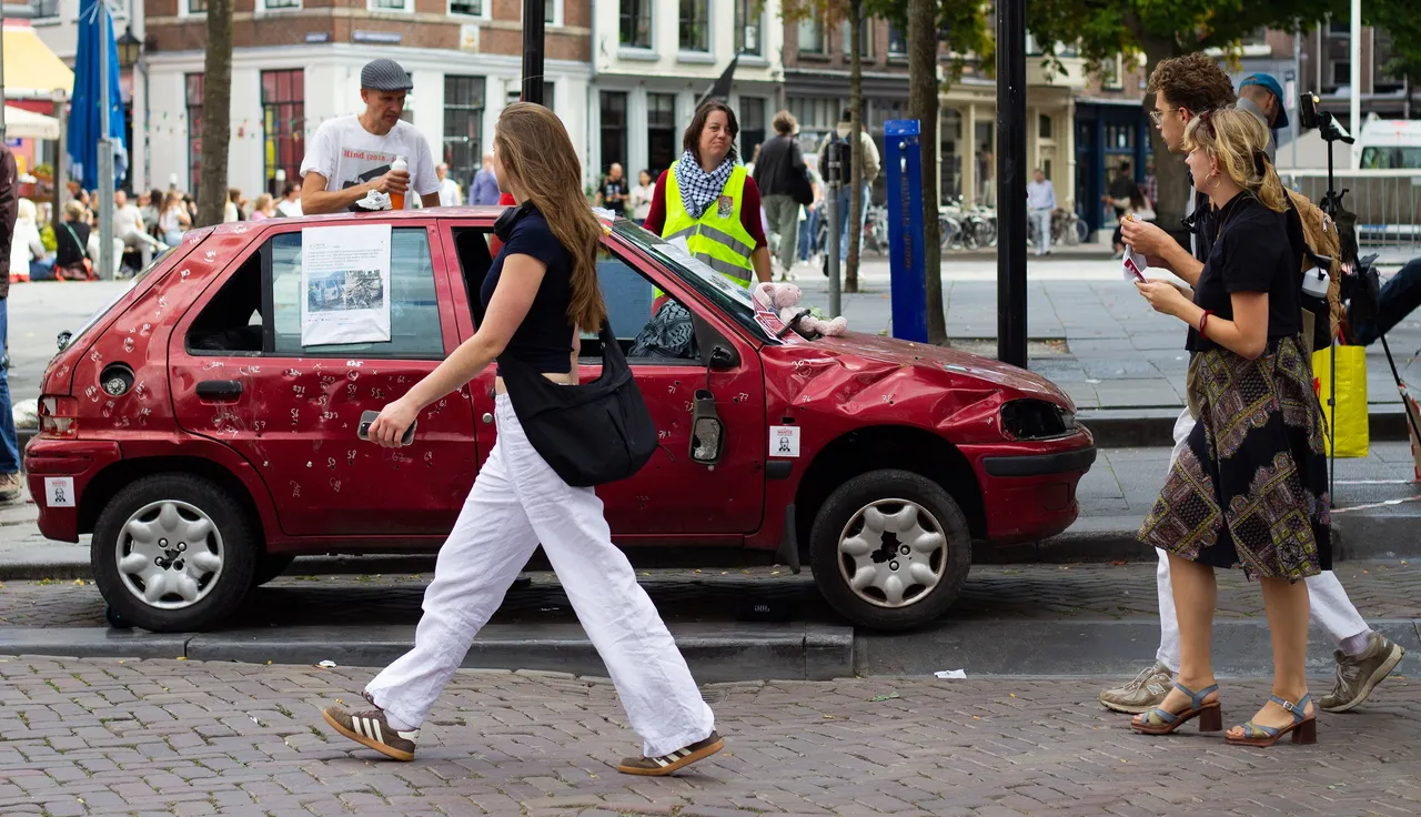 Politie Utrecht ziet kunstwerk aan voor misdrijf: 'doorzeefde' auto in beslag genomen