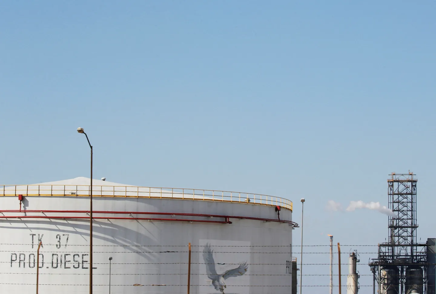 Egypt signs $340 million oil, gas deals with global firms