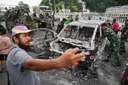 Zgrade i desetine automobila izgorjelo tokom nereda u Indoneziji