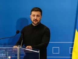 زيلينسكي يرفض مقترح إقامة منطقة عازلة مع روسيا ويعلن اغتيال رئيس البرلمان السابق