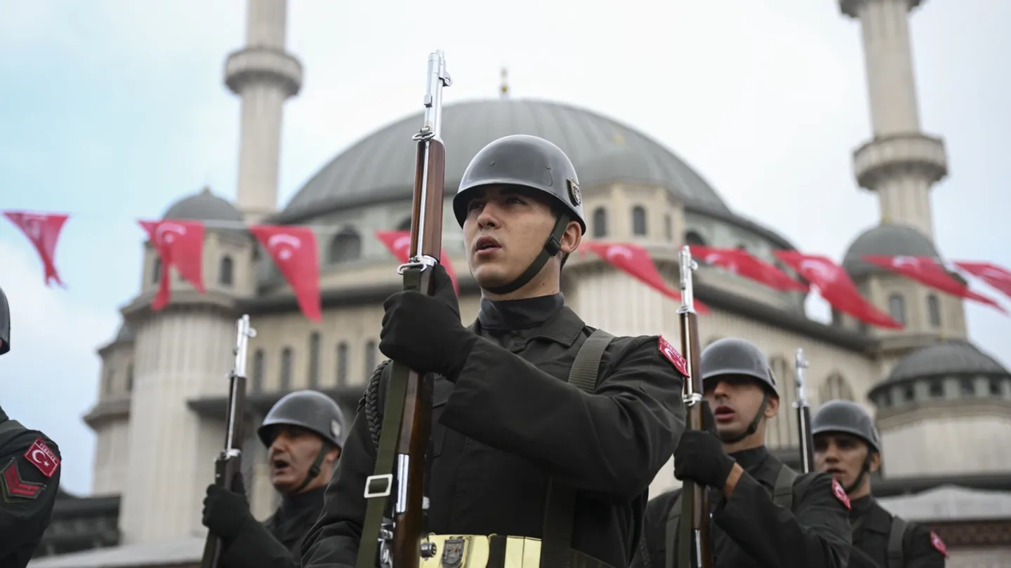 Türkiye assinala o 103.º aniversário da vitória sobre as forças invasoras