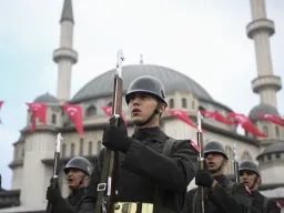Türkiye assinala o 103.º aniversário da vitória sobre as forças invasoras