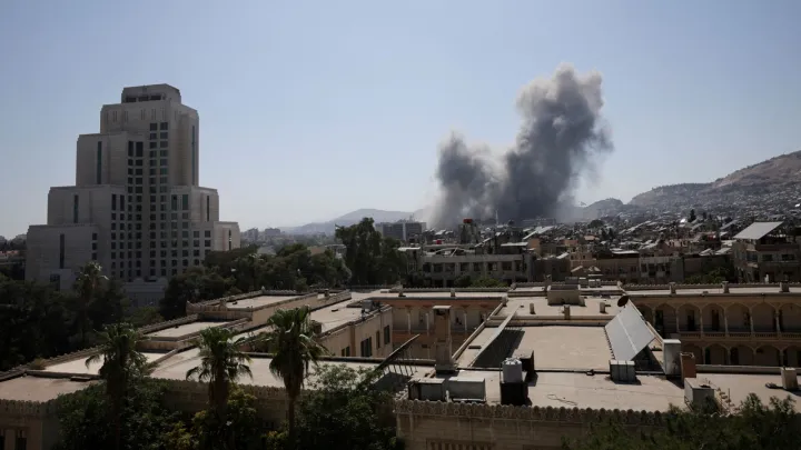Israel realiza ataques aéreos e terrestres intensivos no sul da Síria