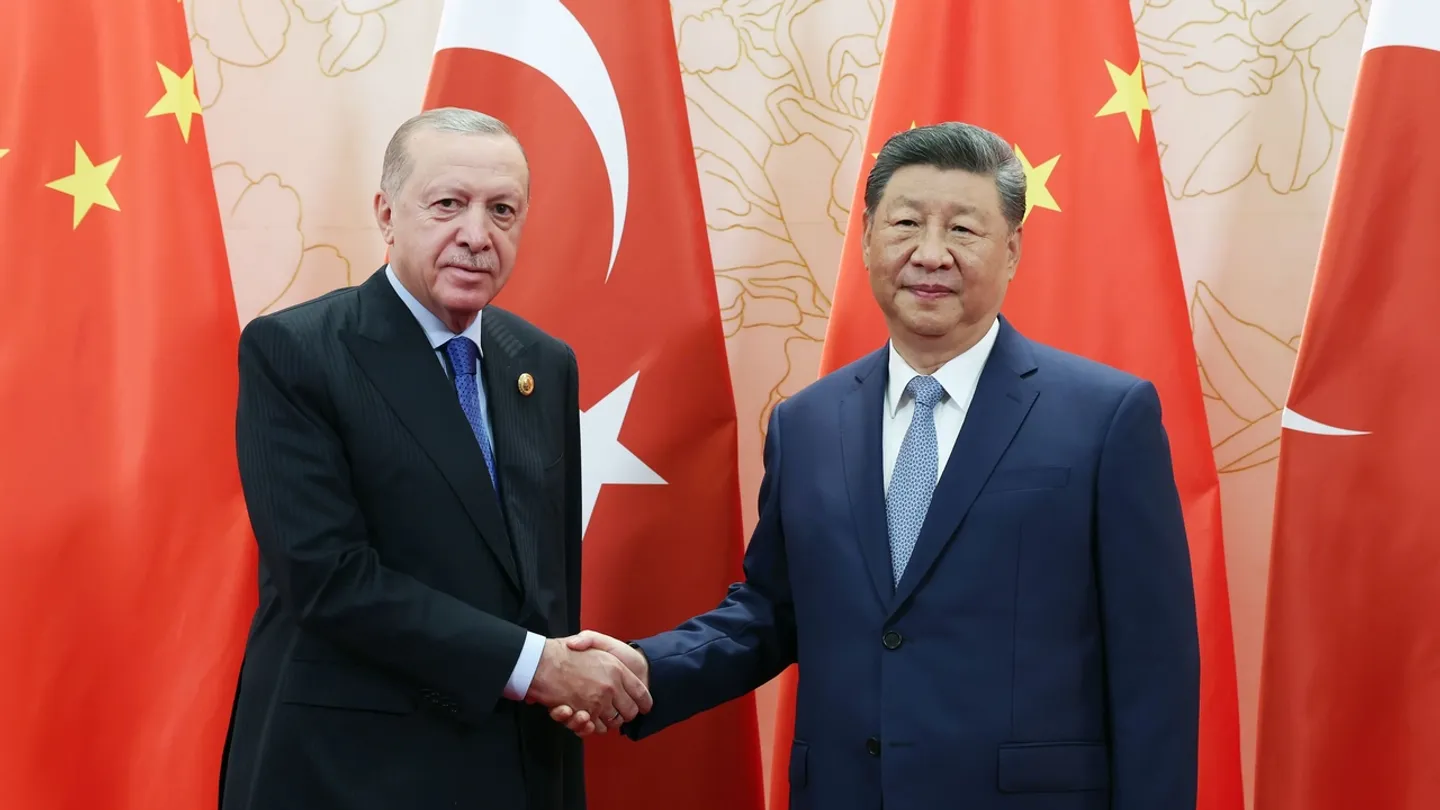 الرئيس أردوغان ونظيره الصيني يناقشان على هامش قمة شنغهاي التعاون الاقتصادي وملفات إقليمية ودولية