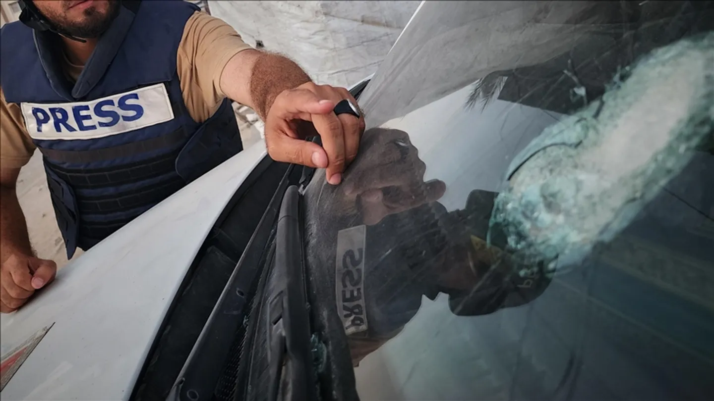 Rreth 260 gazetarë dënojnë kufizimet izraelite që “heshtin vëzhgimin e pavarur”