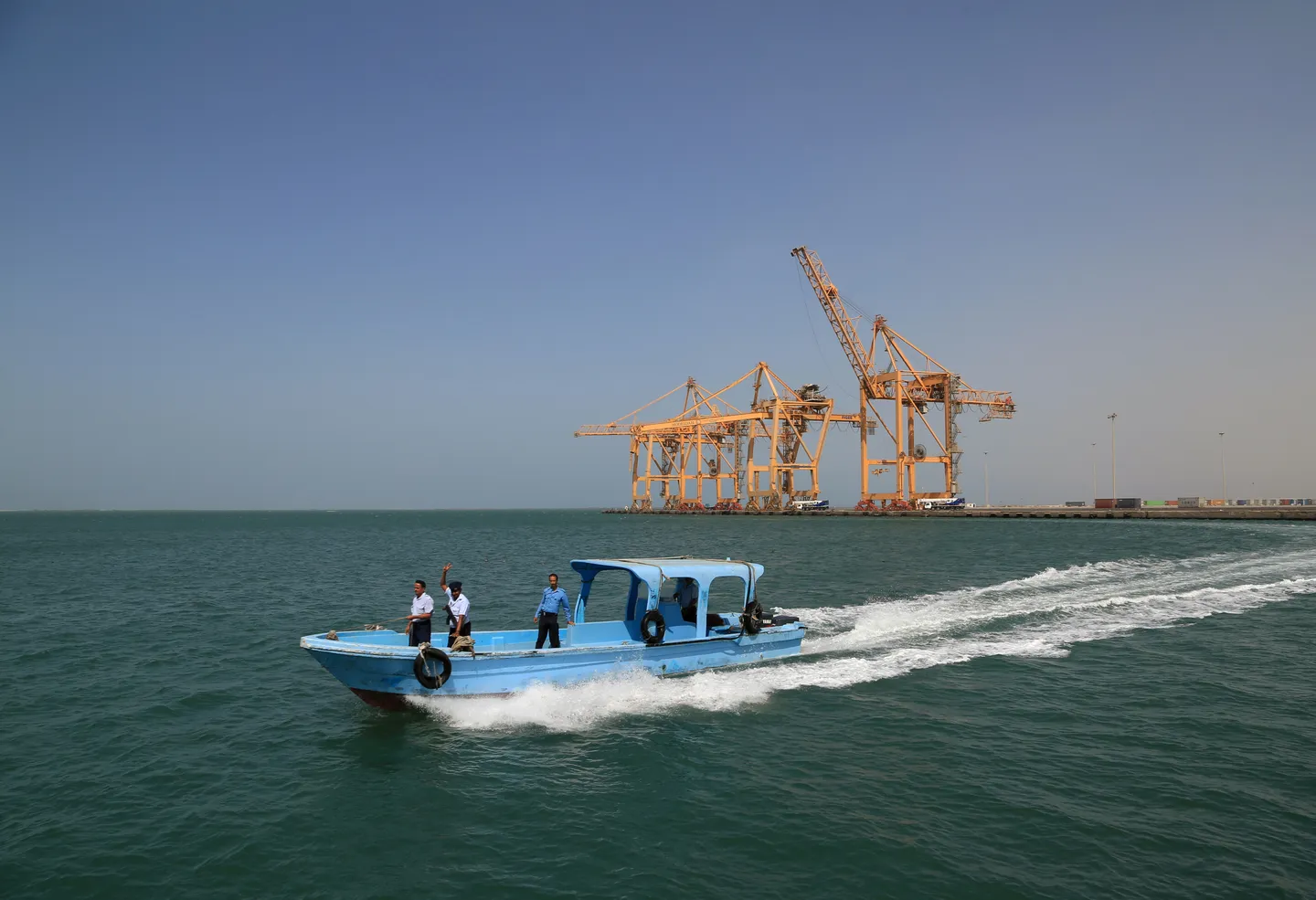 Scores of Ethiopian migrants drown after boat capsizes off Yemen