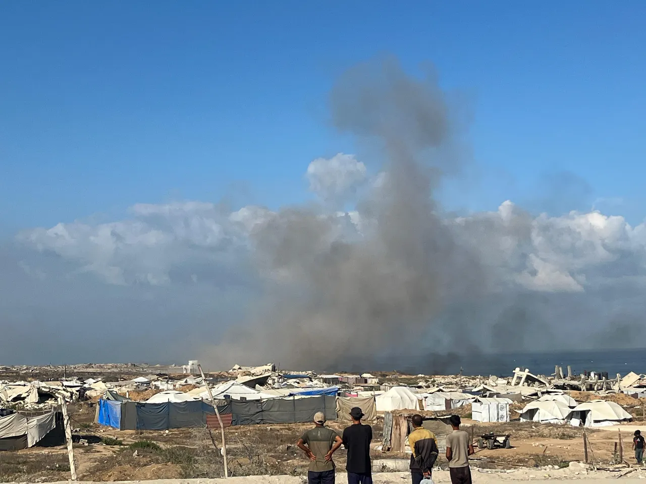 Уште 13 Палестинци убиени во новите израелски напади врз Газа