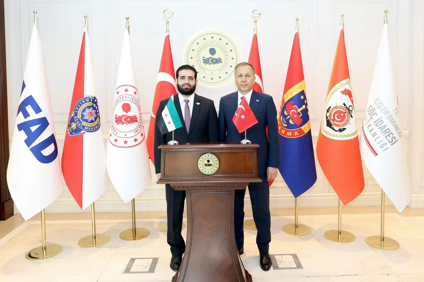 وزير الداخلية التركي يبحث مع نظيره السوري في أنقرة تعزيز التعاون الأمني بين البلدين