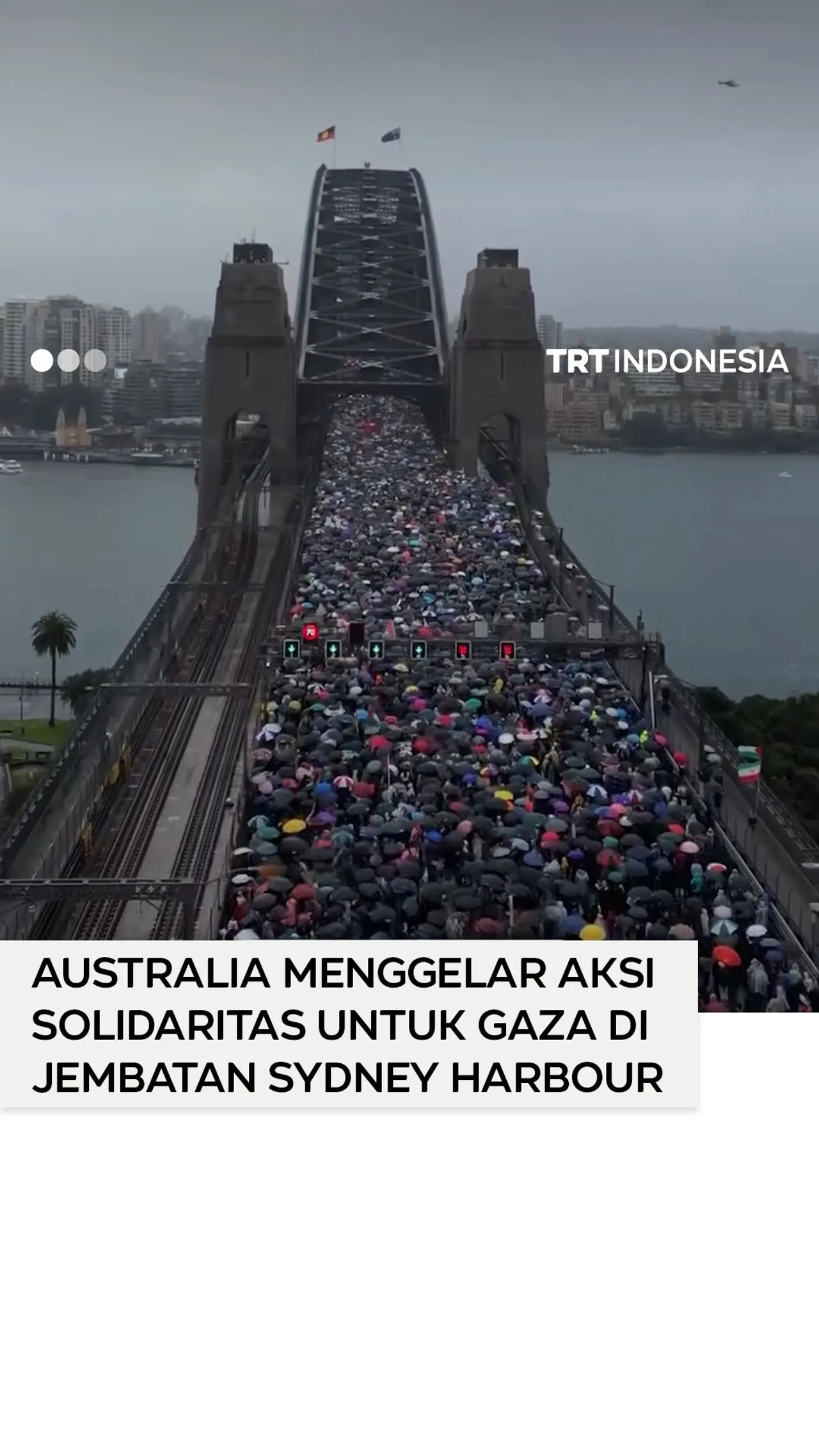 Australia menggelar aksi solidaritas untuk Gaza di Jembatan Sydney Harbour