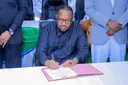 Hoggaamiyaha SSC-Khaatumo oo qalinka ku duugay dastuurka cusub ee Maamulka Waqooyi Bari