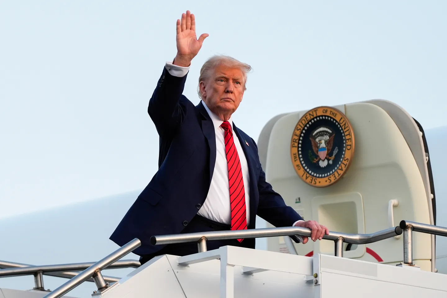 Почему Трамп так сильно не любит Швейцарию?