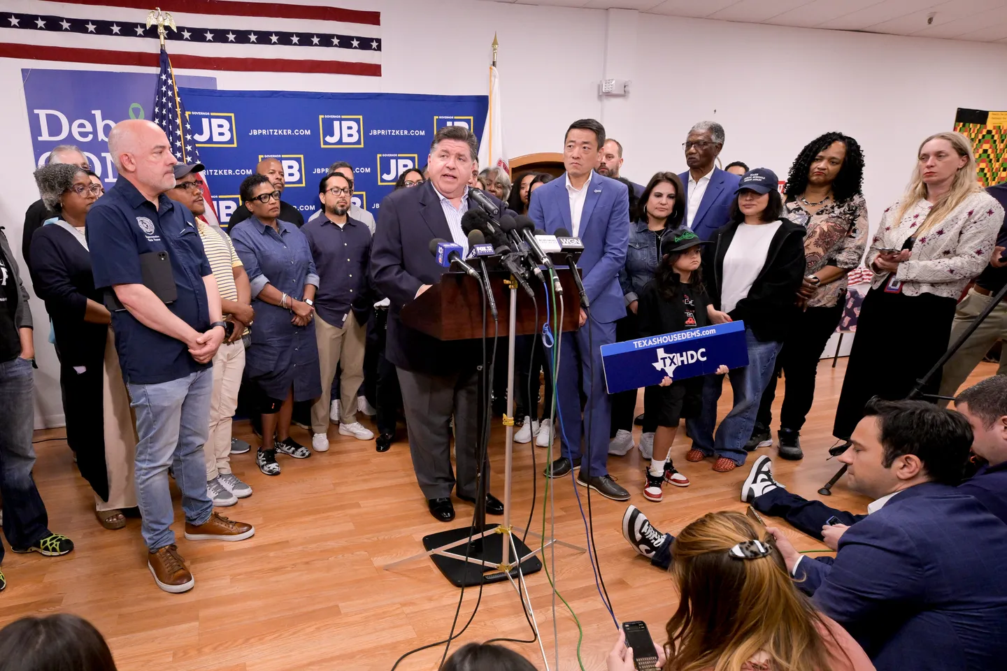 Over 50 Democratic lawmakers flee Texas state to block Republicans' gerrymandering plan