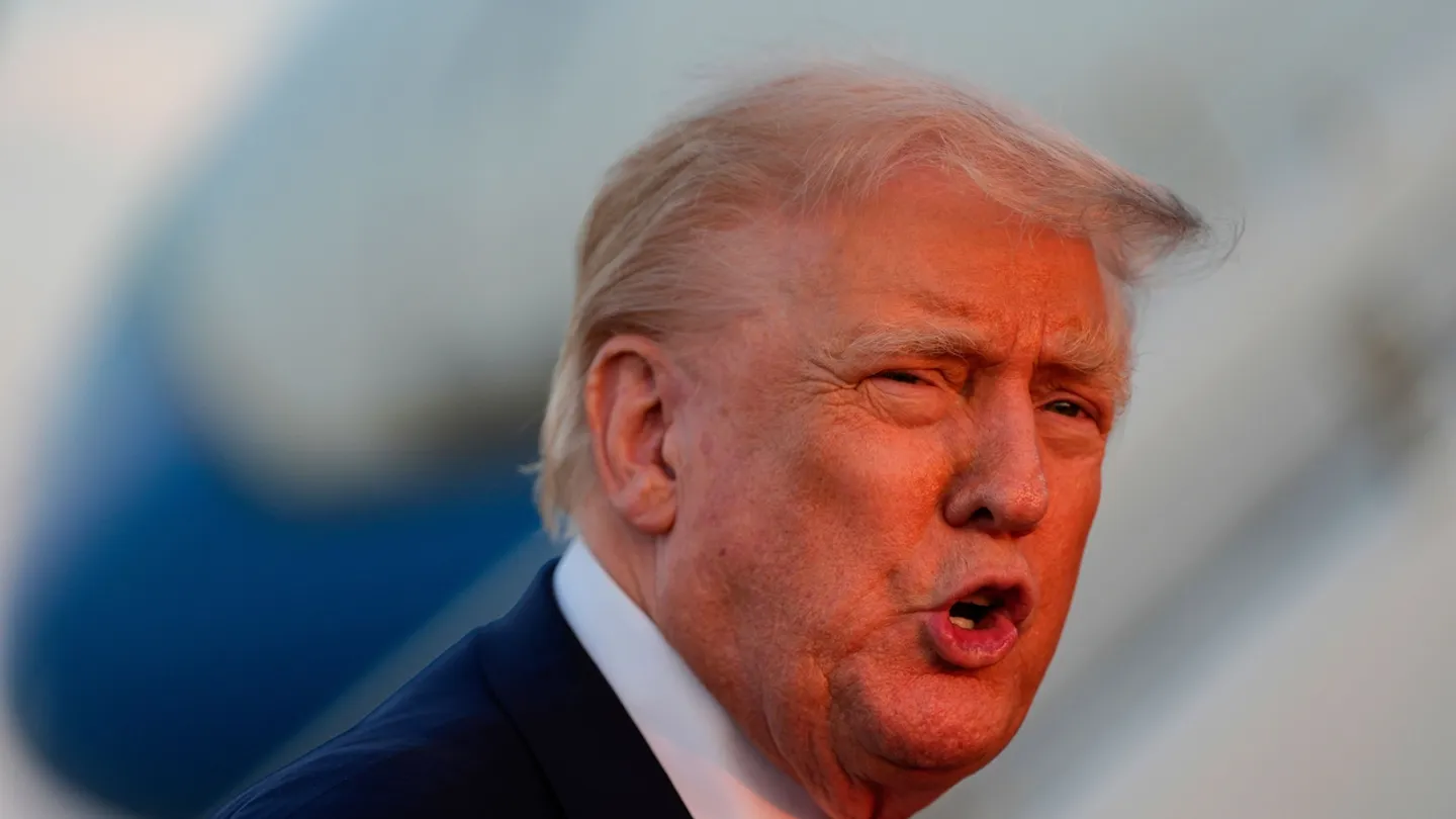 Трамп: «АКШнын эки атомдук суу астындагы кайыгы  «болушу керек болгон жерге» келди»