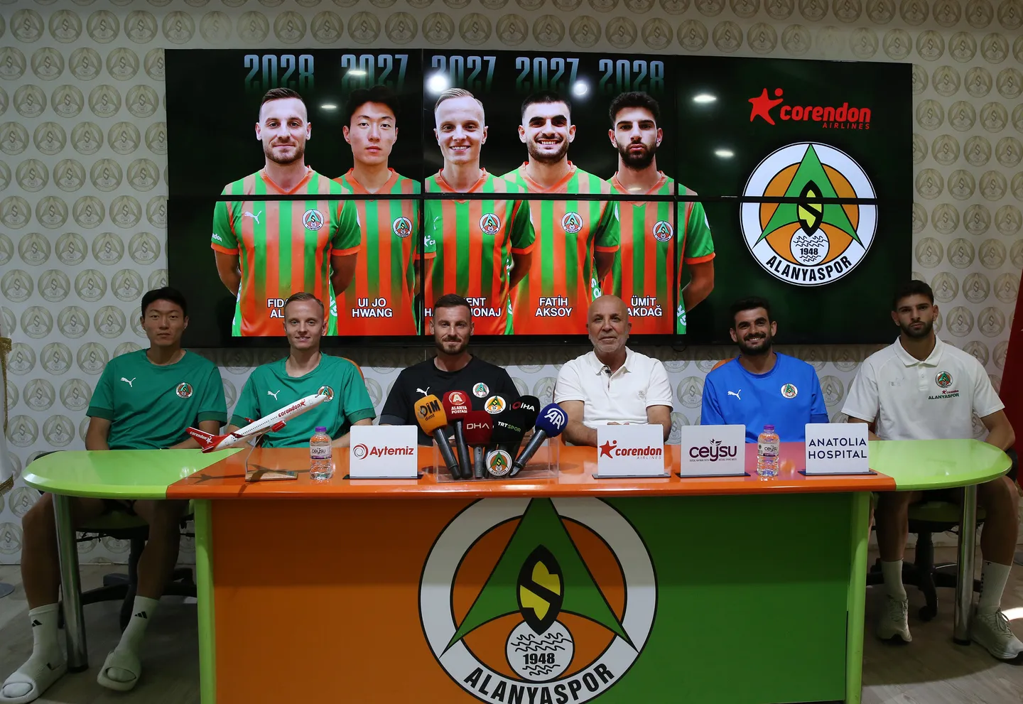 Alanyaspor zgjat kontratën me futbollistët kosovarë Hadergjonaj dhe Aliti