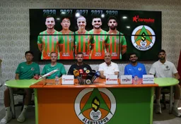 Alanyaspor zgjat kontratën me futbollistët kosovarë Hadergjonaj dhe Aliti