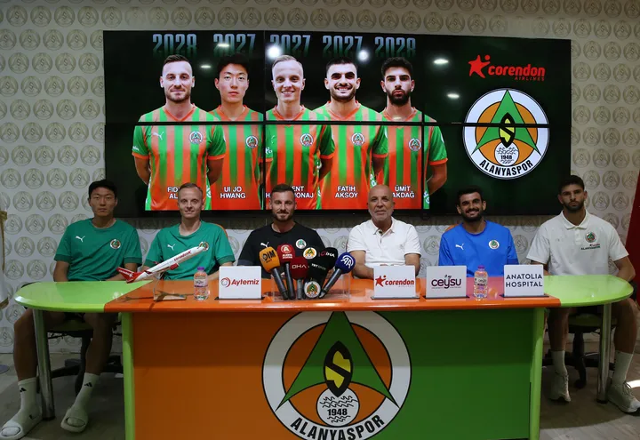 Alanyaspor zgjat kontratën me futbollistët kosovarë Hadergjonaj dhe Aliti
