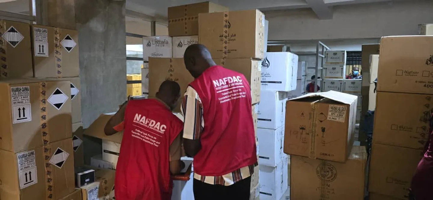 NAFDAC ta ƙwace haramtattun kayayyaki na ₦1.5b da wa’adinsu ya ƙare a kasuwar bajekoli ta Legas
