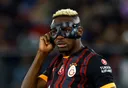 Football : pourquoi l'attaquant nigérian Victor Osimhen porte un masque ?