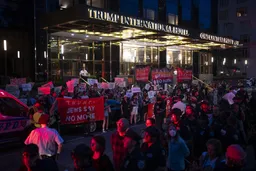 Protest ispred Trumpovog hotela u New Yorku protiv izgladnjivanja Gaze